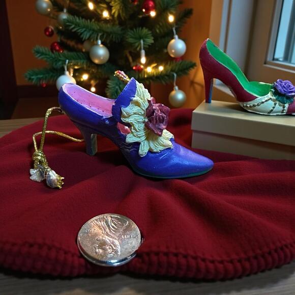Ceramic Resin Miniature High Heel Ornaments Set of 4 with strings - Picture 3 of 5